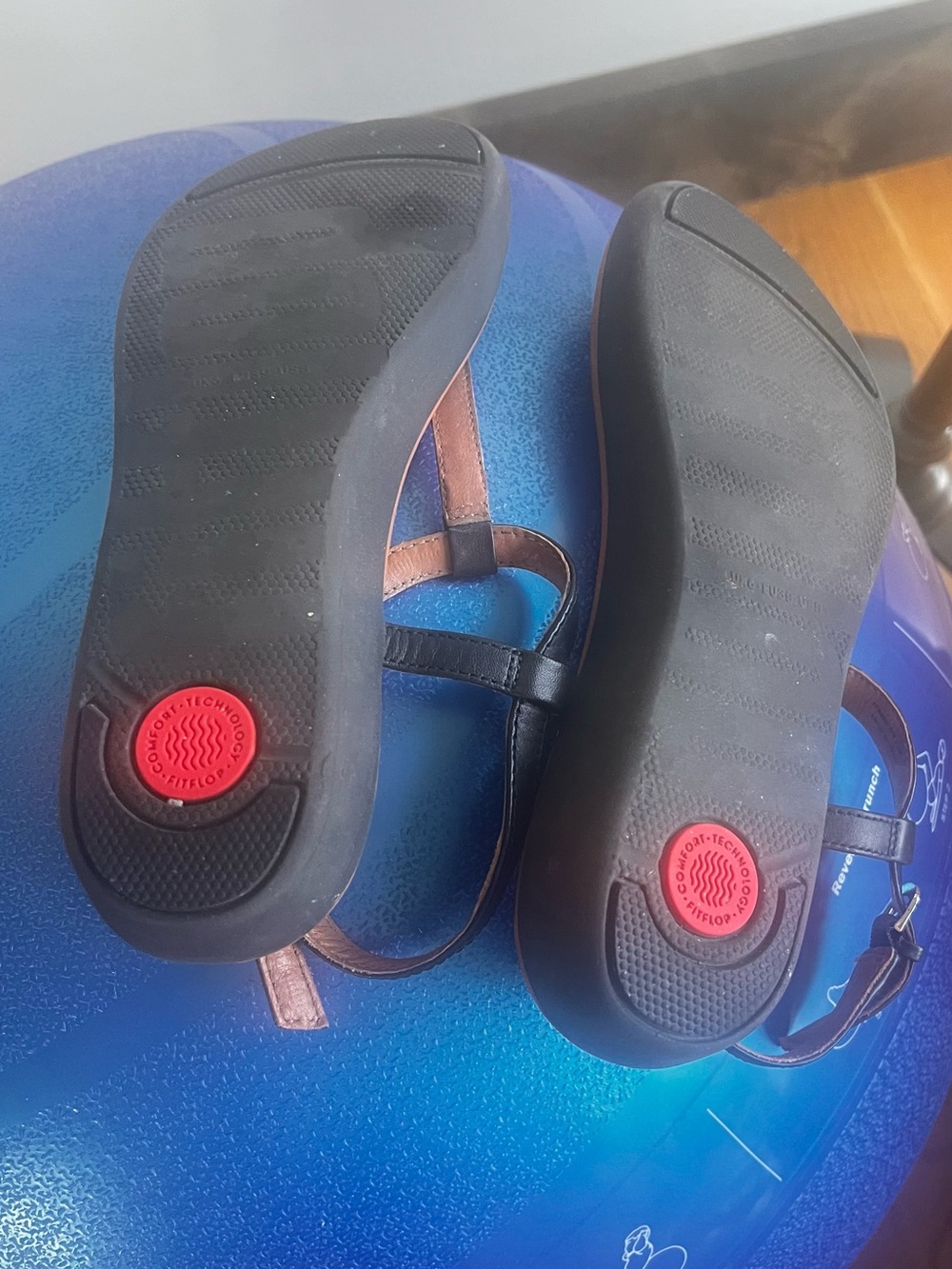 Fitflop Brown and Black Leather T-Strap Sandals - Picture 2 of 3
